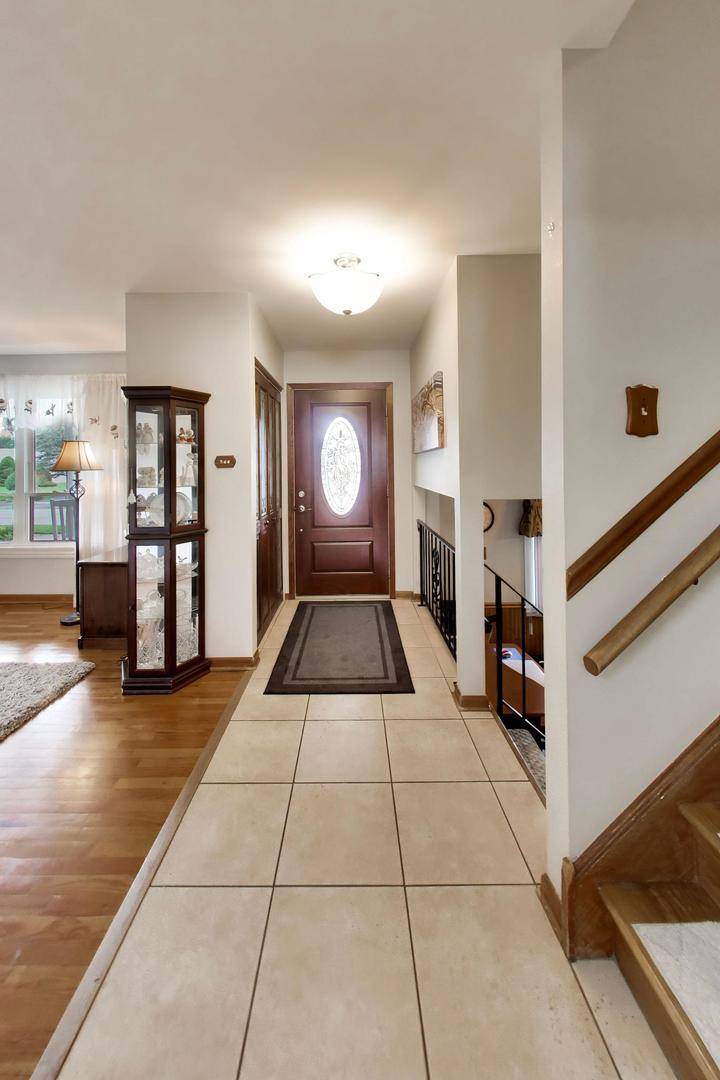8938 S 81st AVE, Hickory Hills, IL 60457