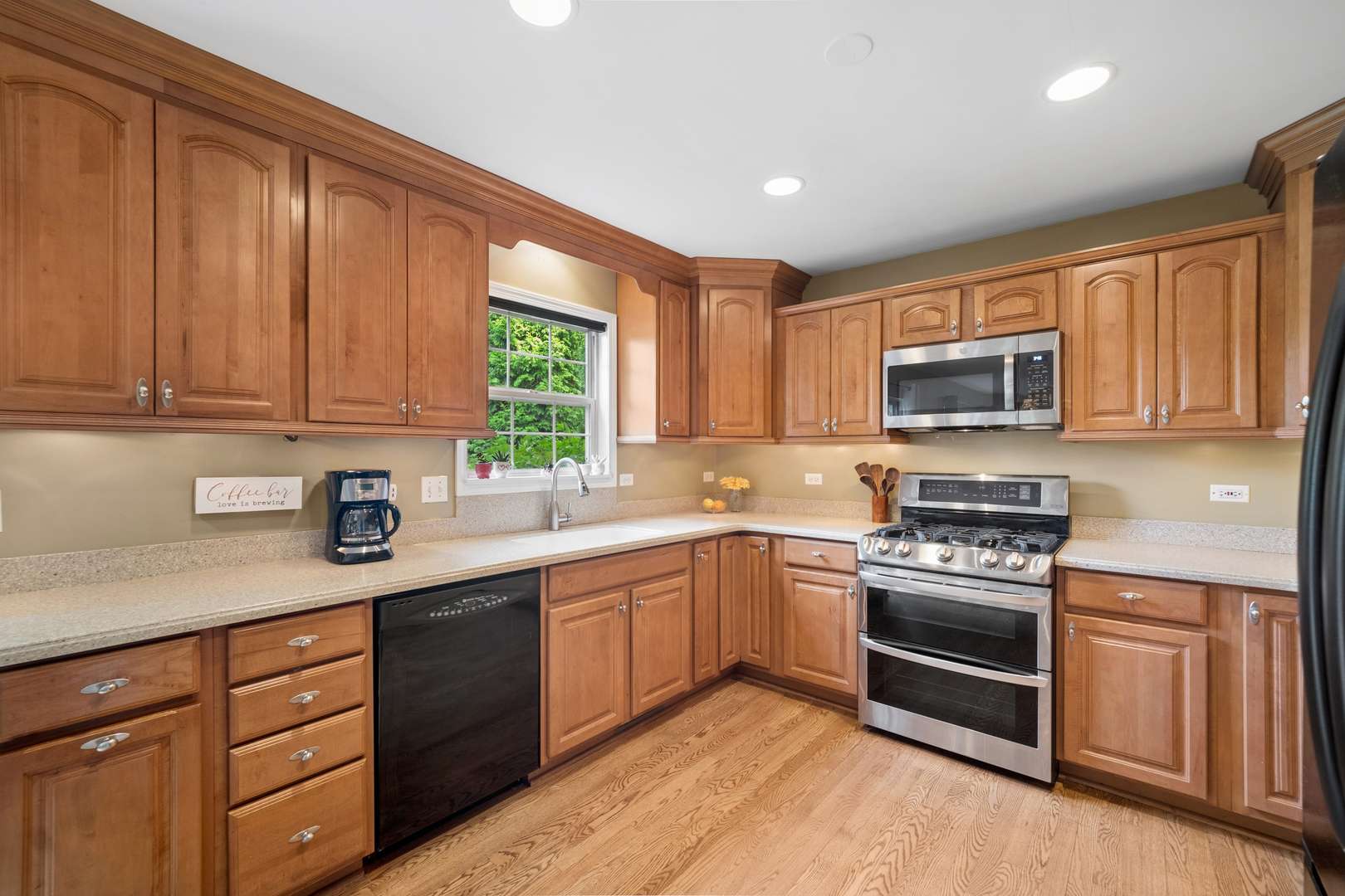 2105 Bent Tree DR, Geneva, IL 60134