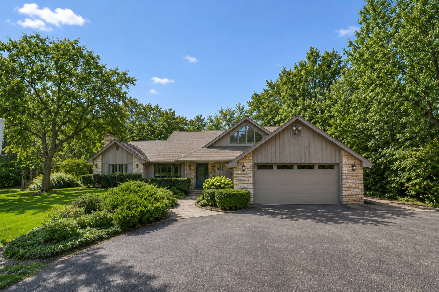 1543 N Saint Marys RD, Green Oaks, IL 60048