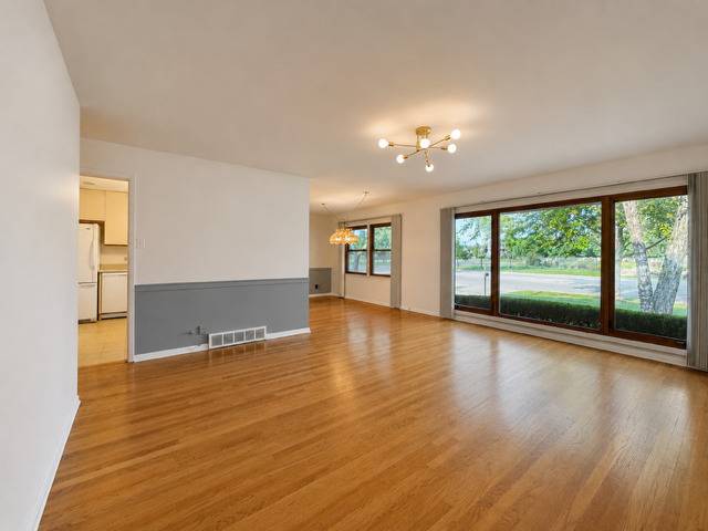 124 Harlem AVE, Glenview, IL 60025