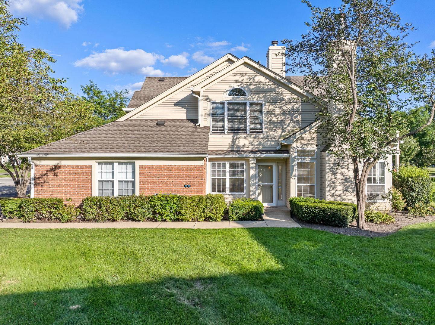 460 Mayflower LN #4, Bartlett, IL 60103