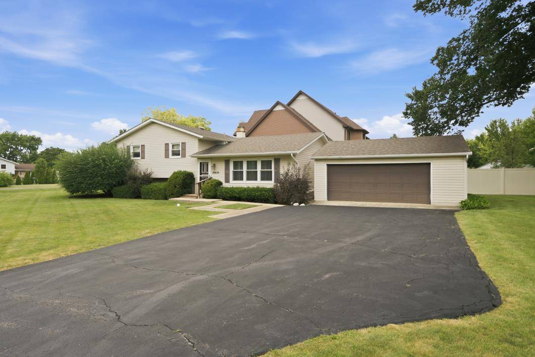 20650 N Florence AVE, Prairie View, IL 60069