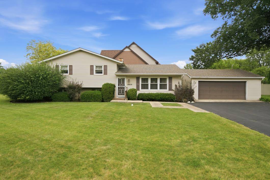 20650 N Florence AVE, Prairie View, IL 60069