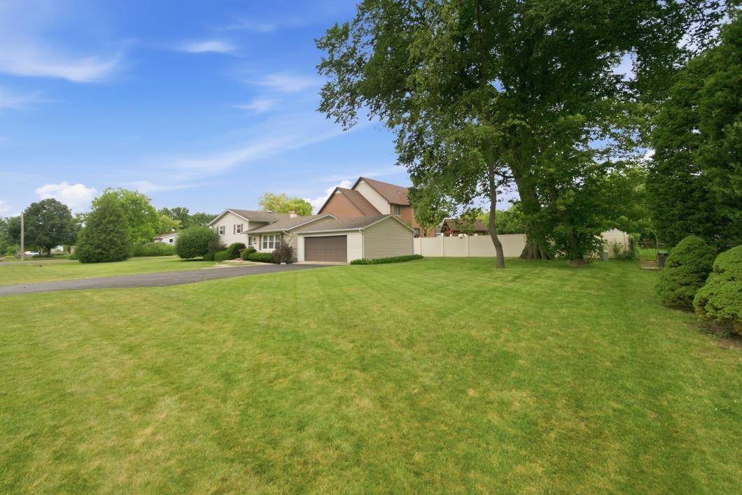 20650 N Florence AVE, Prairie View, IL 60069