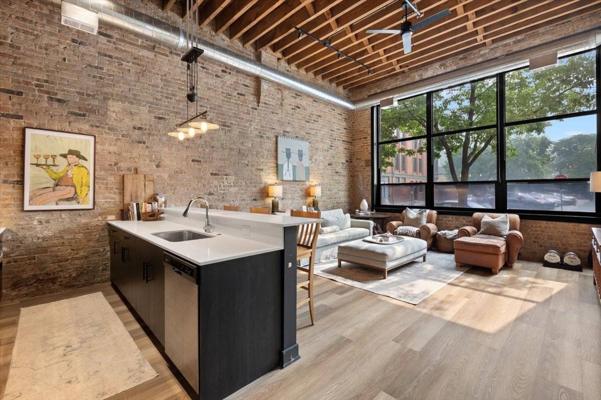 818 N Wolcott AVE #208, Chicago, IL 60622