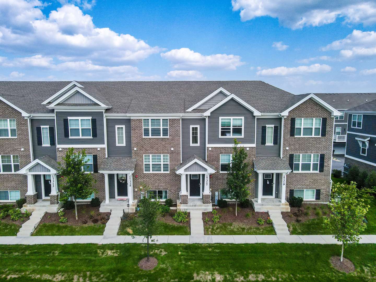 17317 Roscommon RD, Tinley Park, IL 60477