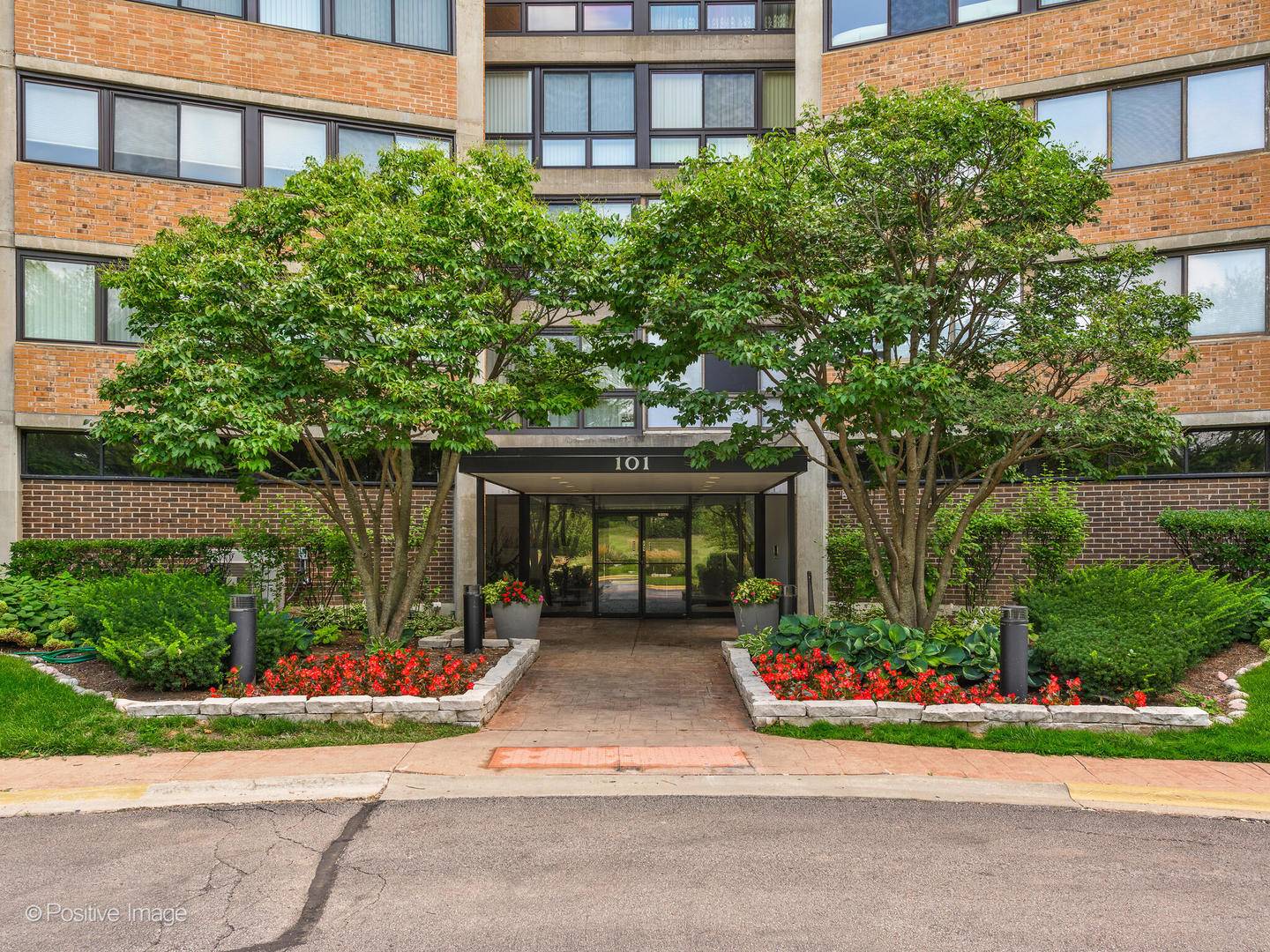 101 Bar Harbour RD #2M, Schaumburg, IL 60193