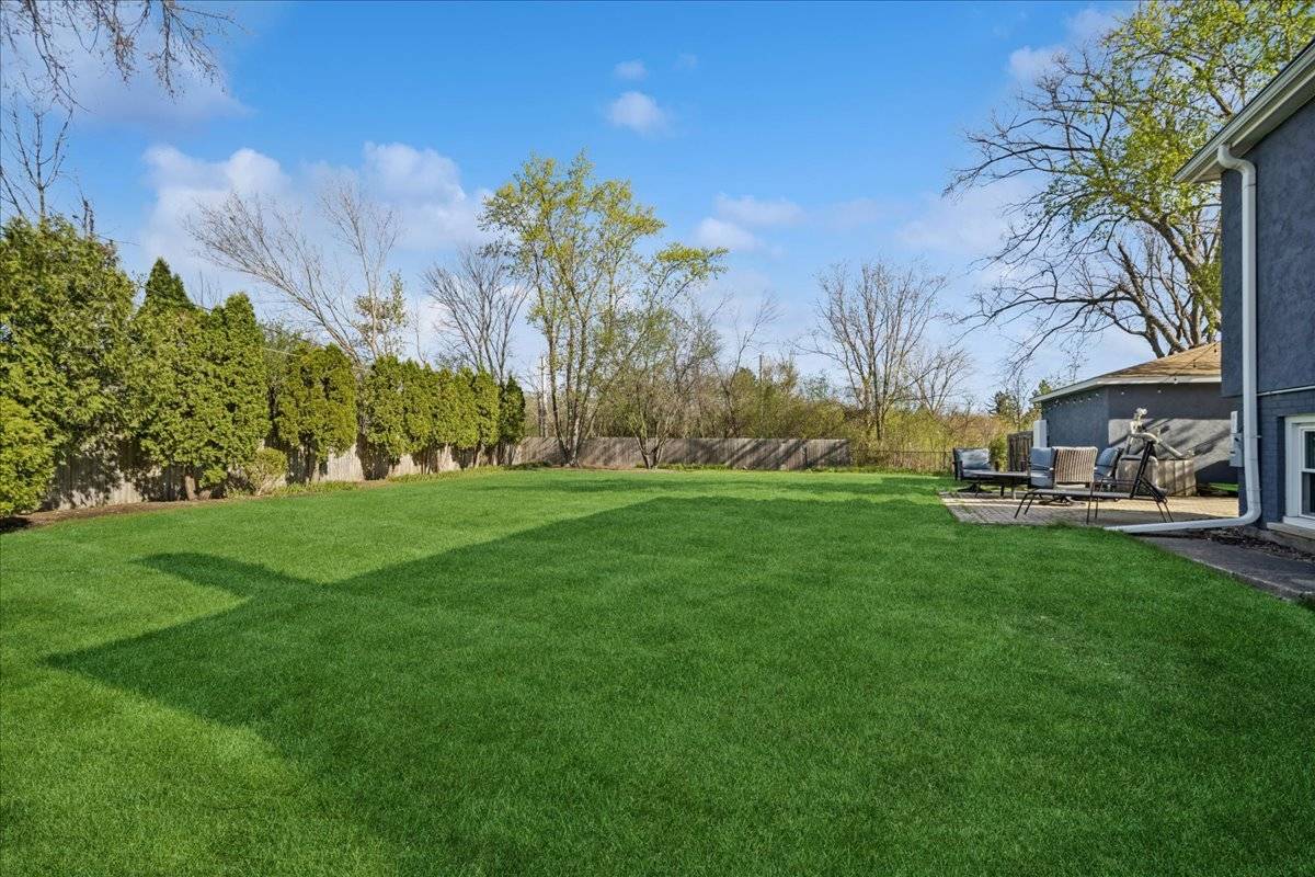 1230 Greenwood CT, Deerfield, IL 60015