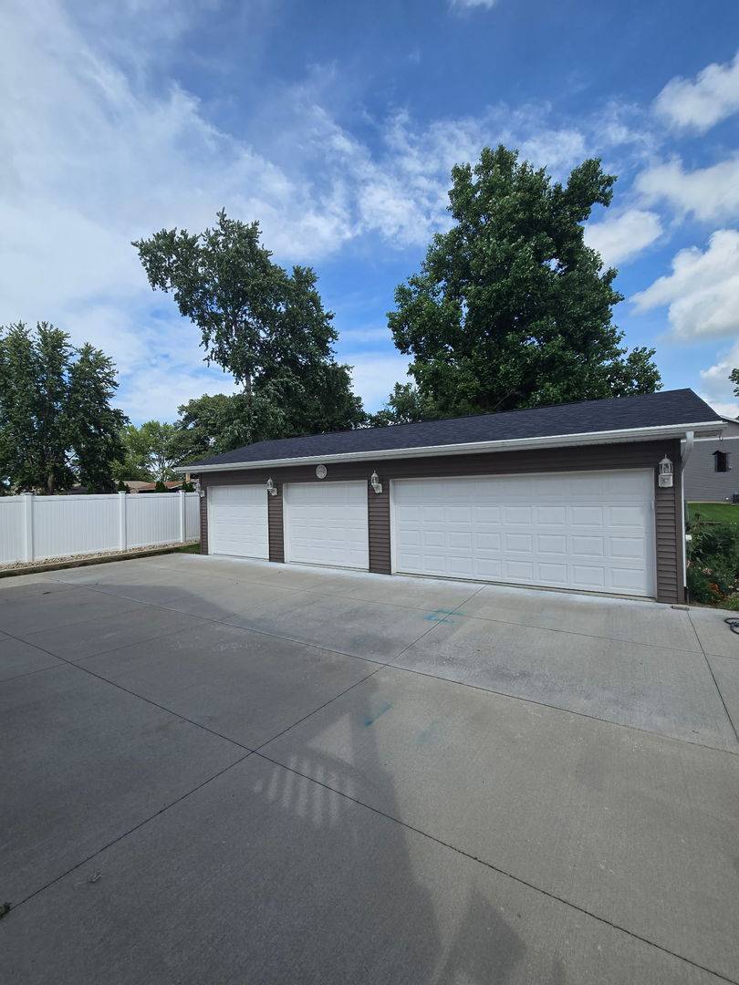 420 24th AVE, Naplate, IL 61350