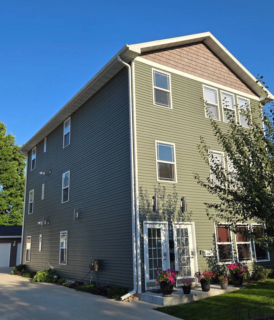 420 24th AVE, Naplate, IL 61350