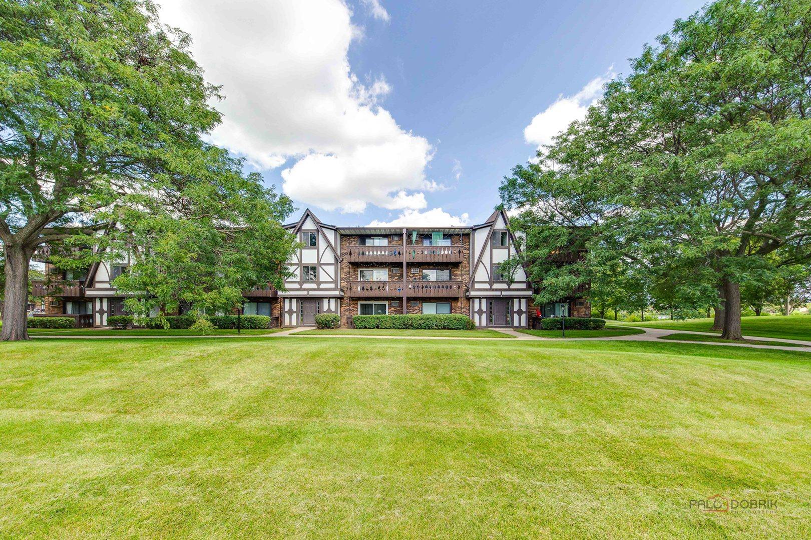 2 TIMBER LN #18, Vernon Hills, IL 60061