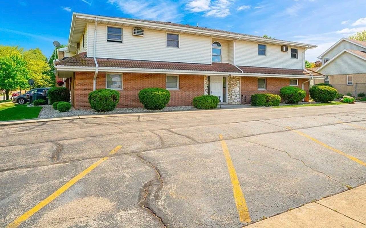 2500 Sycamore DR #106, Morris, IL 60450