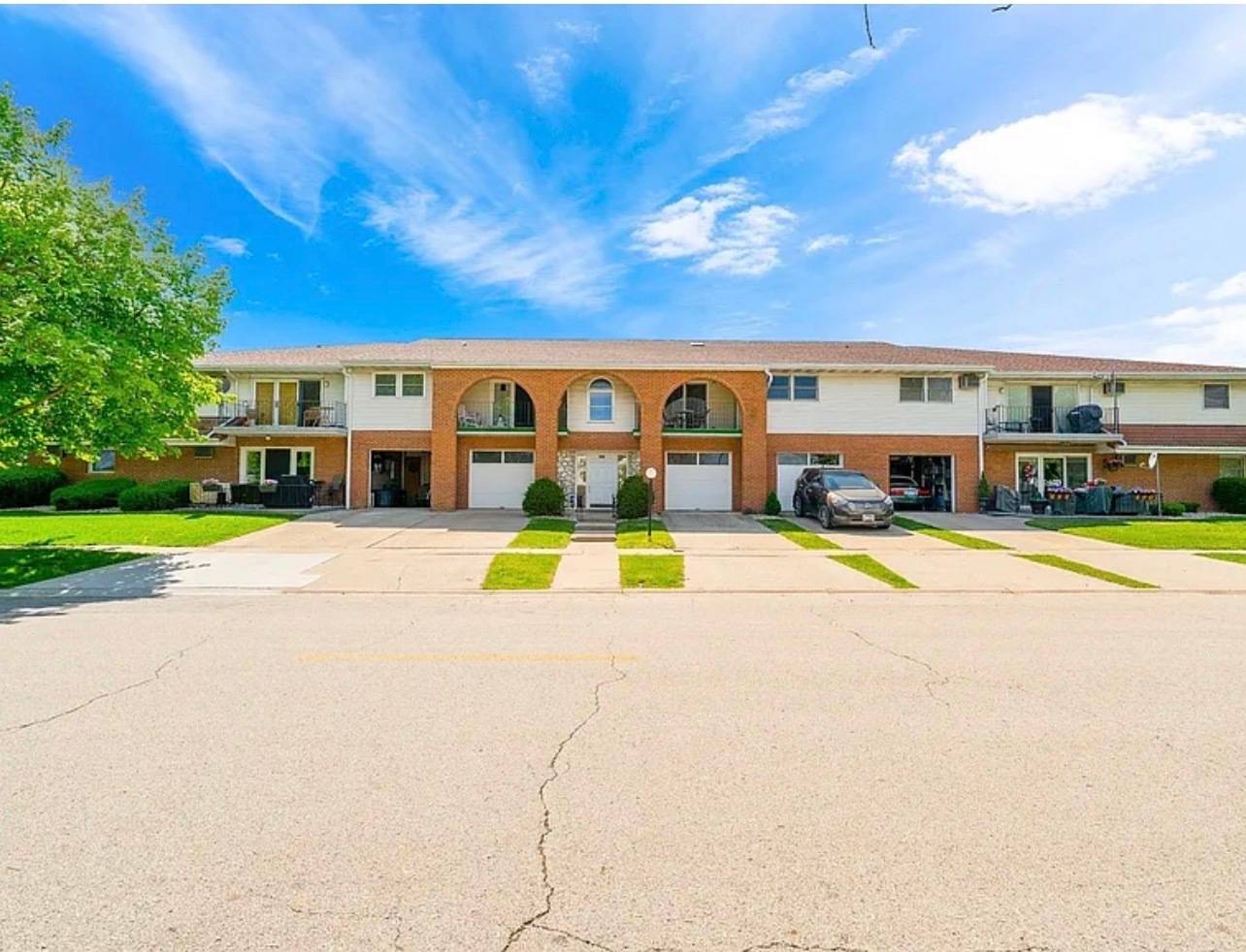 2500 Sycamore DR #106, Morris, IL 60450