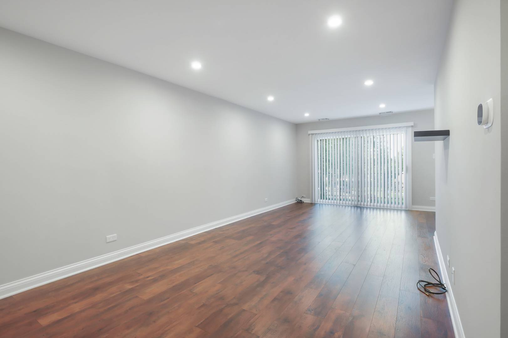 725 W Huntington Commons RD #306, Mount Prospect, IL 60056