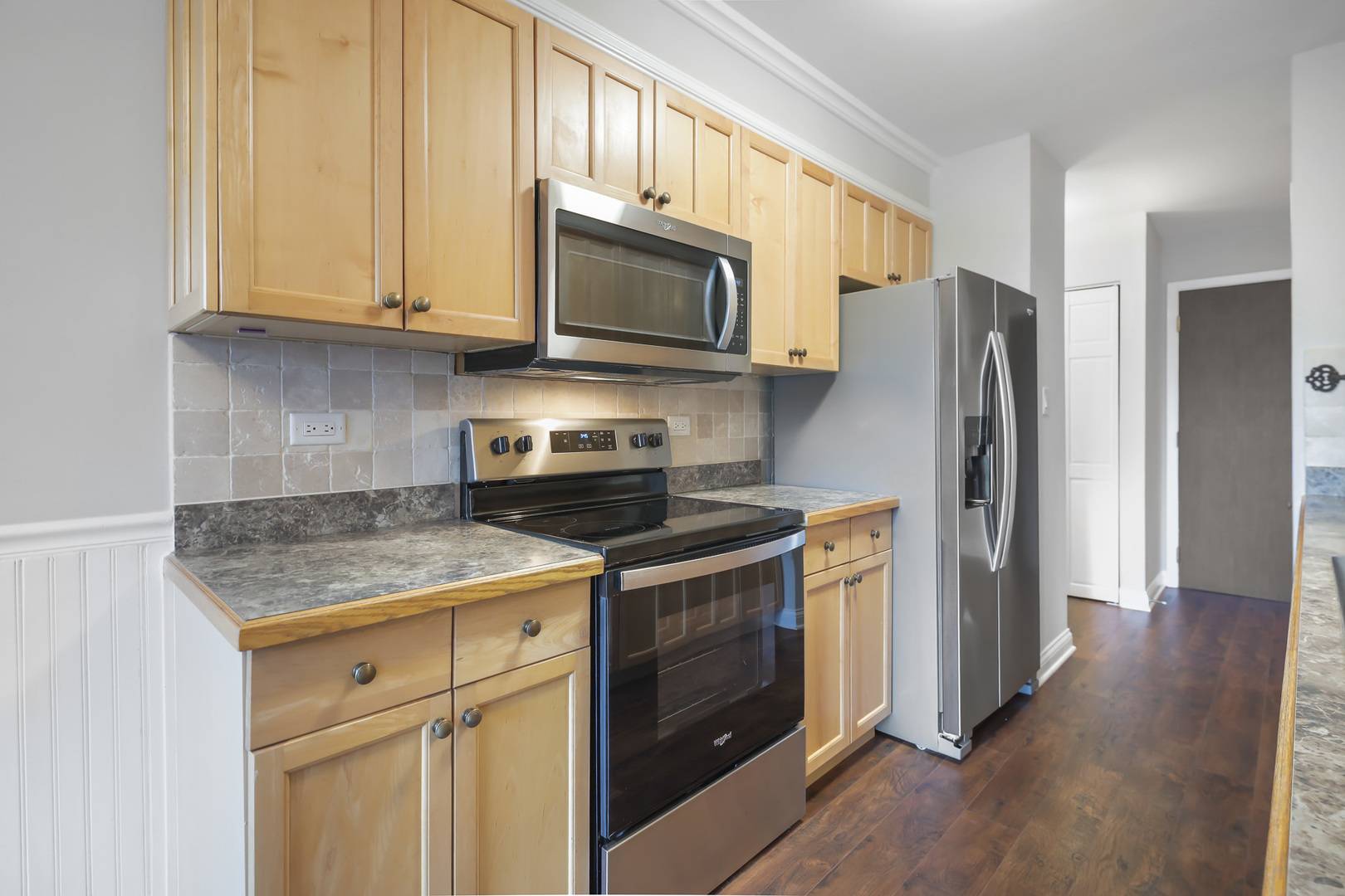725 W Huntington Commons RD #306, Mount Prospect, IL 60056
