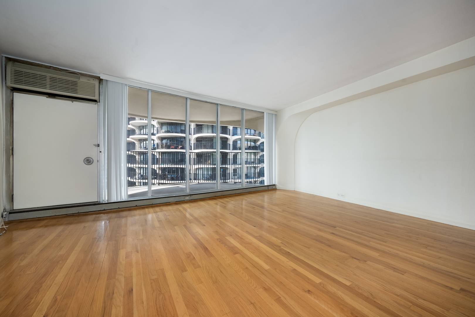 300 N STATE ST #4735, Chicago, IL 60654