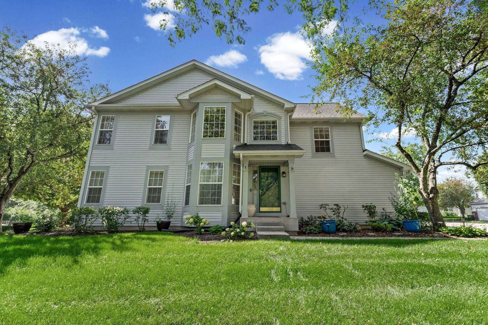 1301 Filly LN, Bartlett, IL 60103
