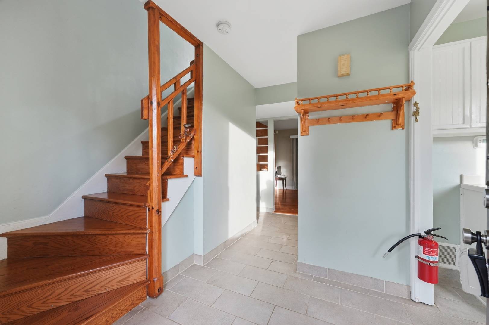 29W434 Hawthorne LN, Warrenville, IL 60555