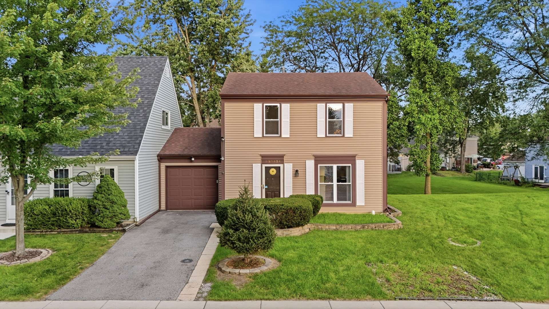 29W434 Hawthorne LN, Warrenville, IL 60555