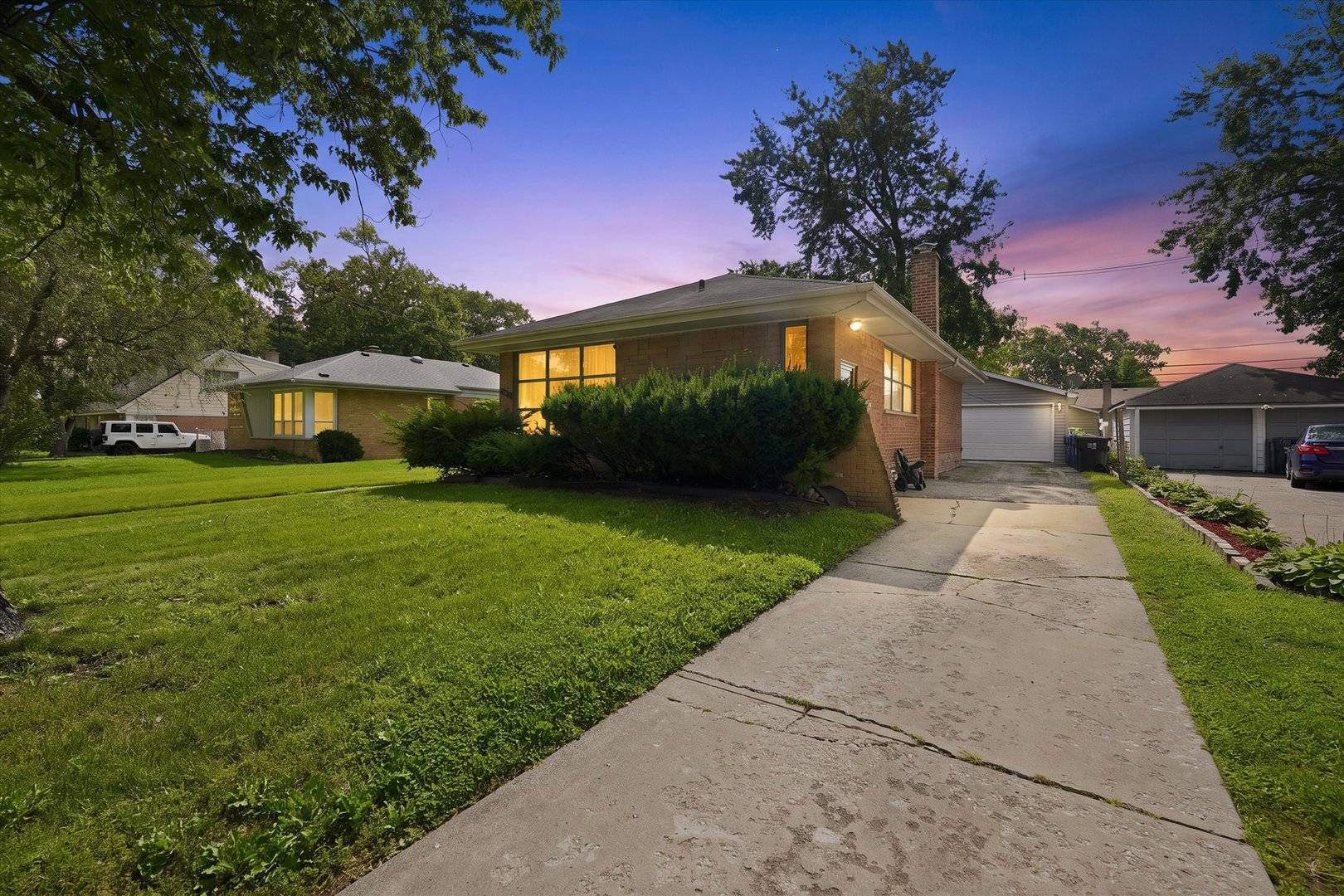 15577 Rose DR, South Holland, IL 60473