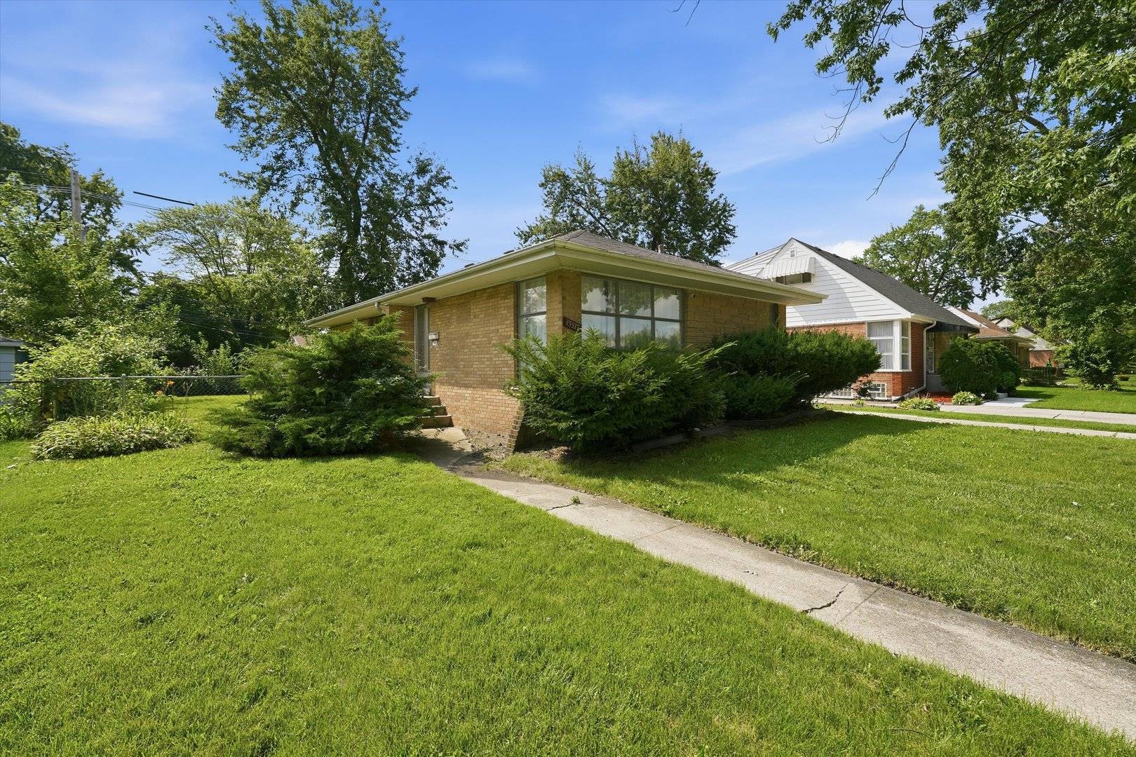 15577 Rose DR, South Holland, IL 60473