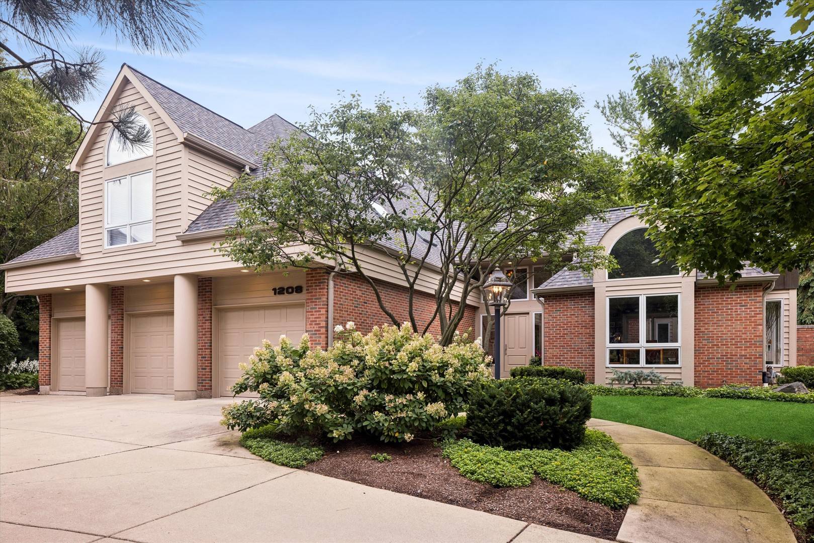1208 Fox Trail CT, Naperville, IL 60540