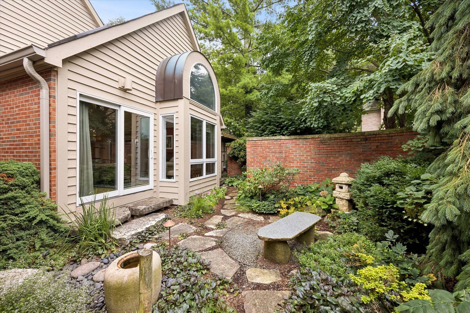 1208 Fox Trail CT, Naperville, IL 60540