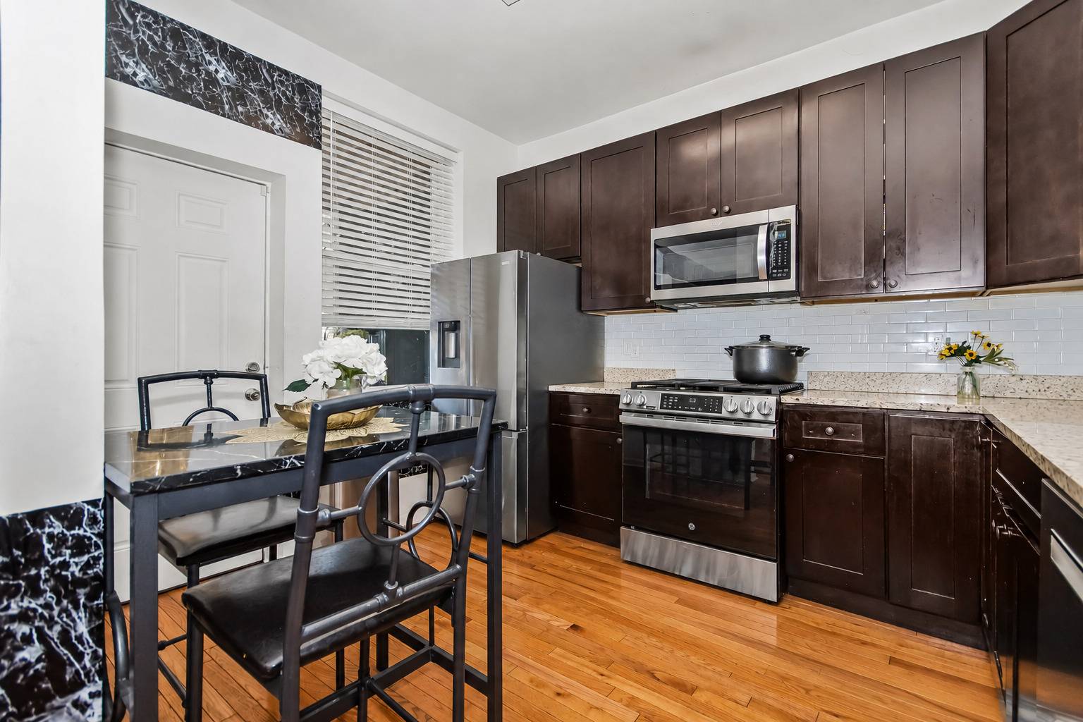 1319 W Foster AVE, Chicago, IL 60640