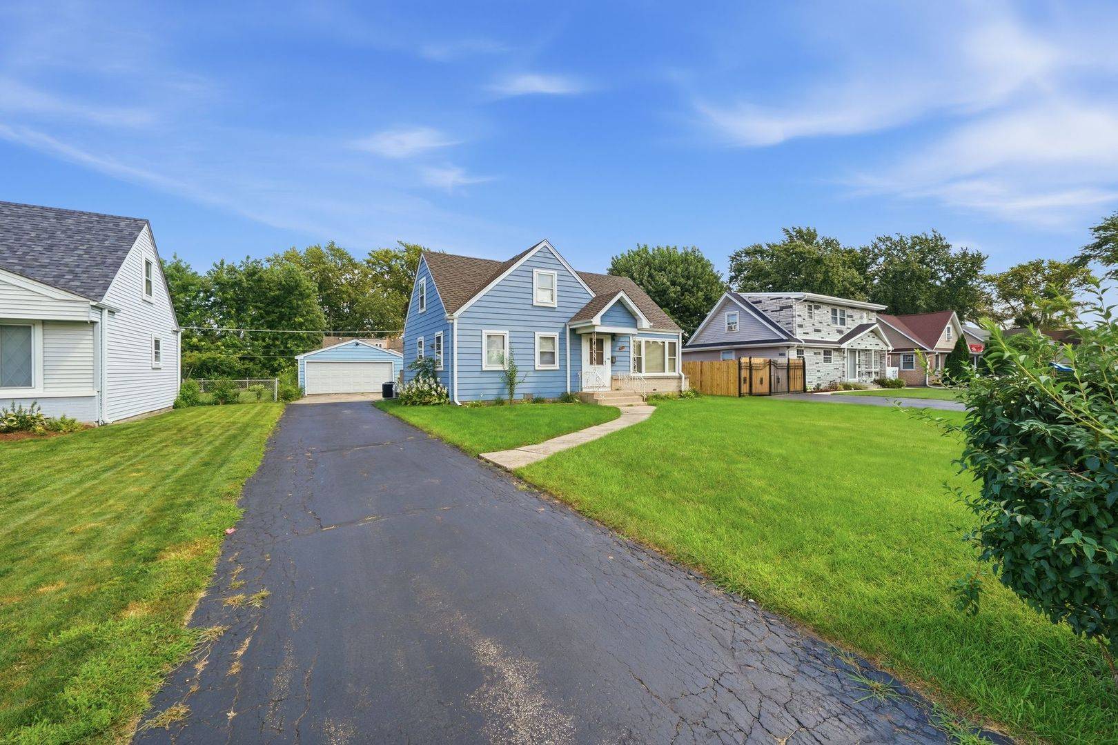 829 N Roy AVE, Melrose Park, IL 60164