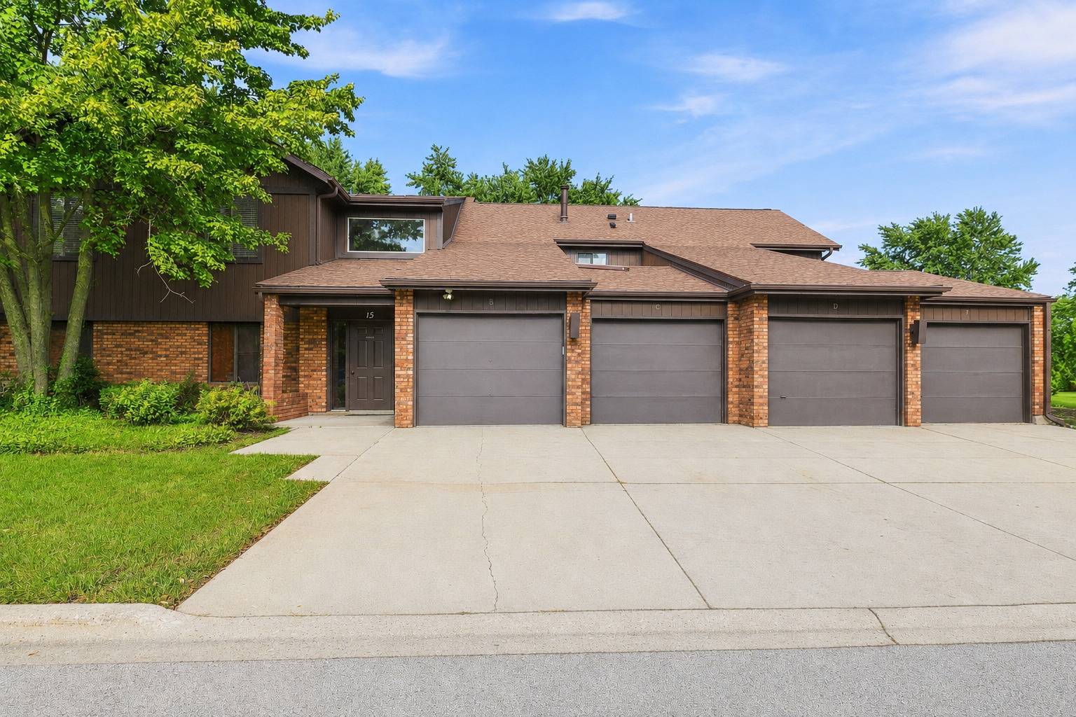 15 Creekside CIR #C, Elgin, IL 60123
