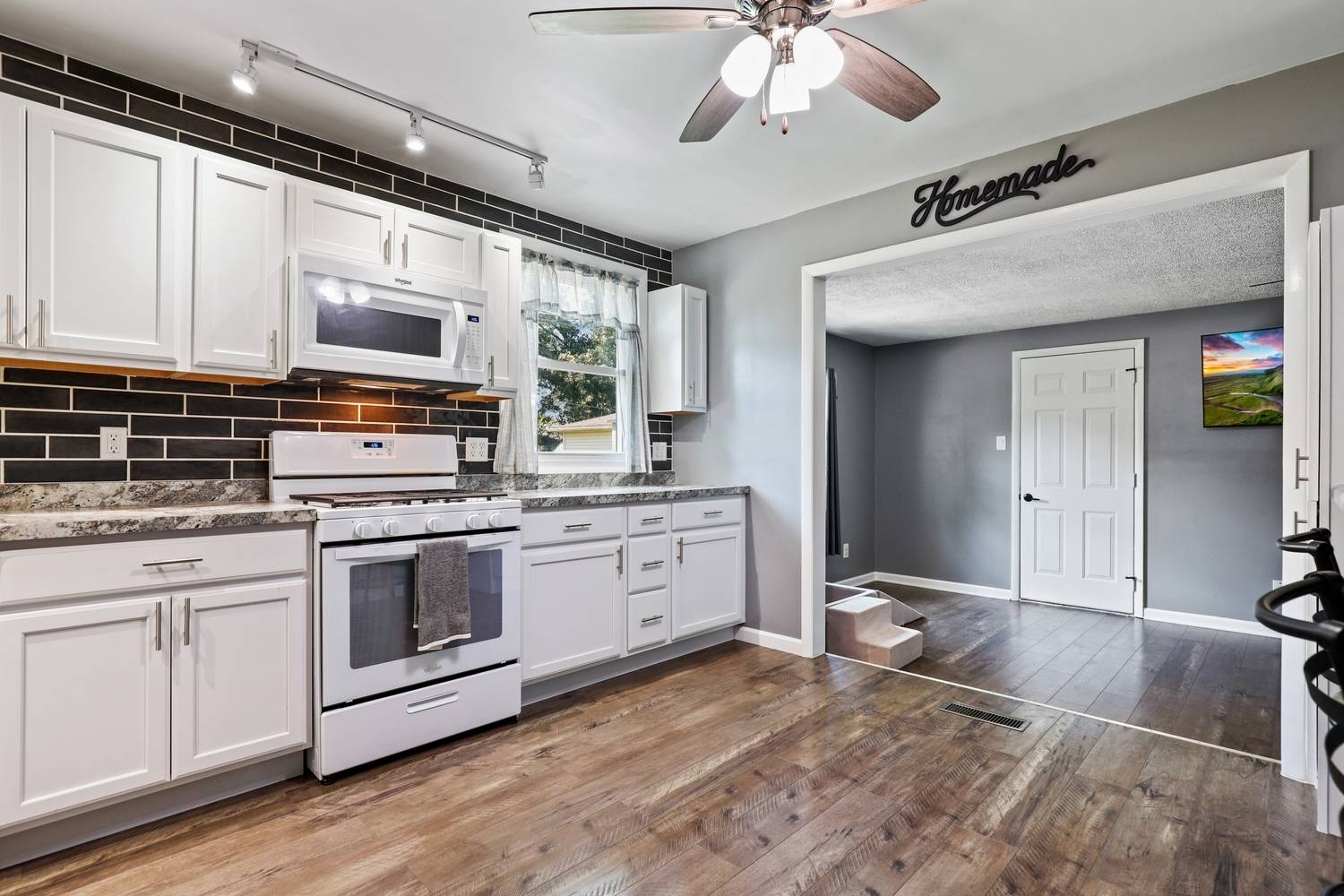 610 Old Forge RD, Valparaiso, IN 46385