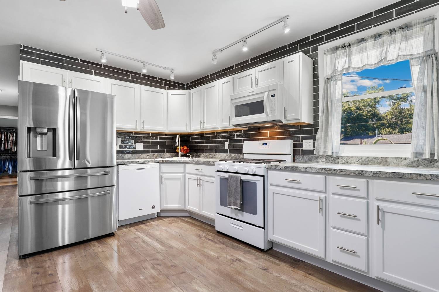 610 Old Forge RD, Valparaiso, IN 46385