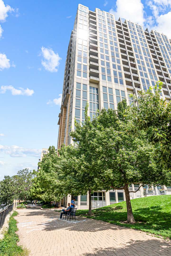 700 N Larrabee ST #1105, Chicago, IL 60610