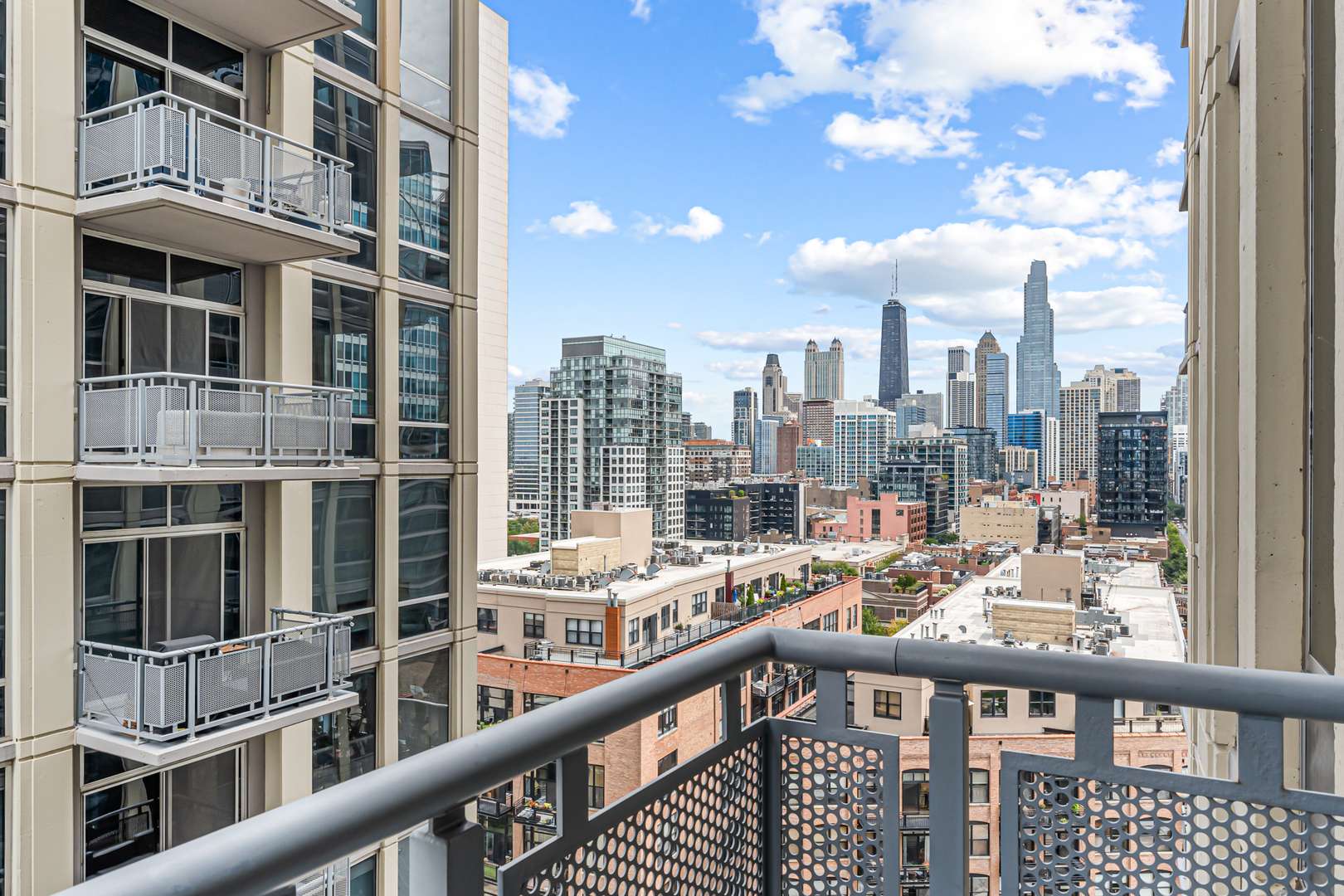 700 N Larrabee ST #1105, Chicago, IL 60610