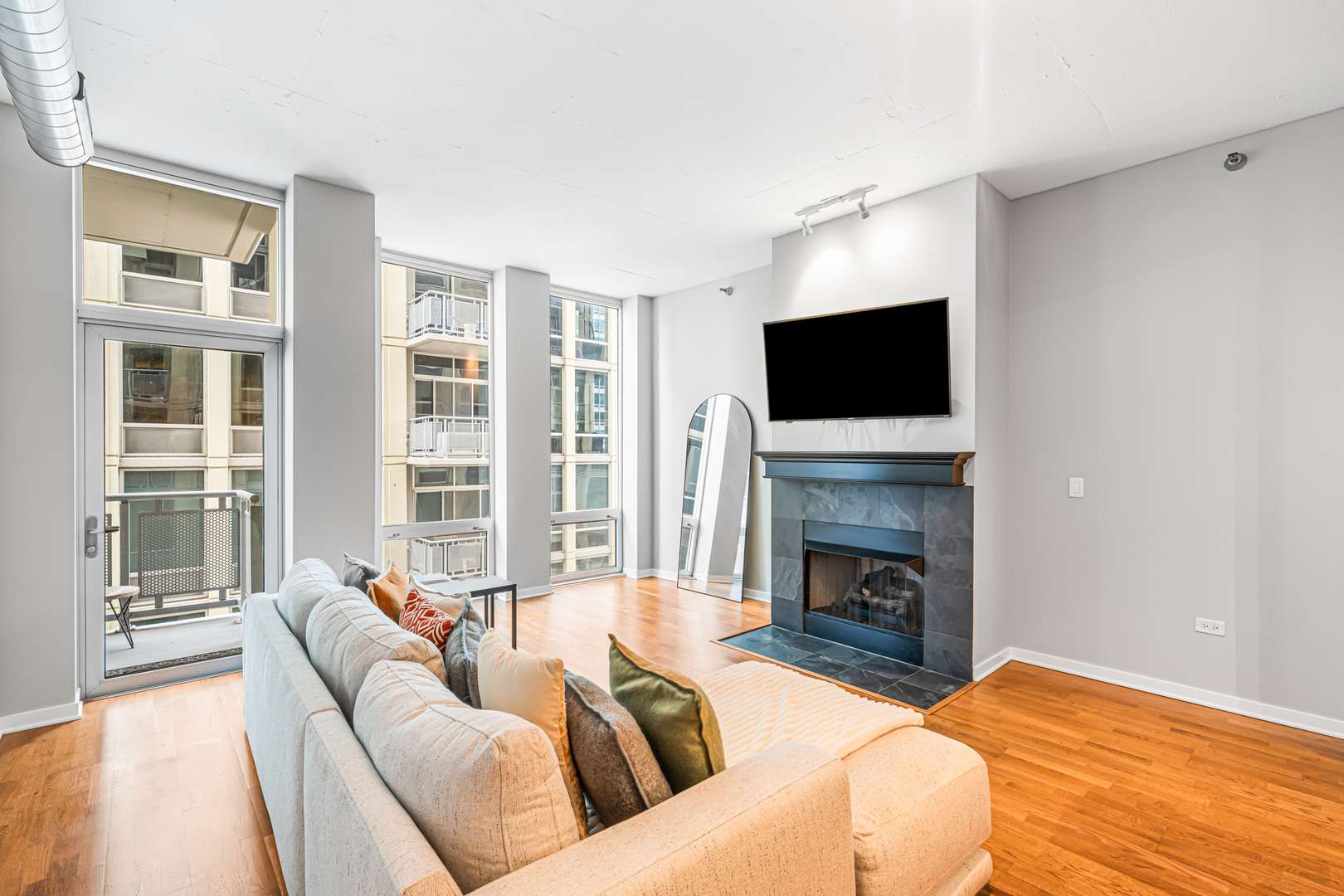 700 N Larrabee ST #1105, Chicago, IL 60610
