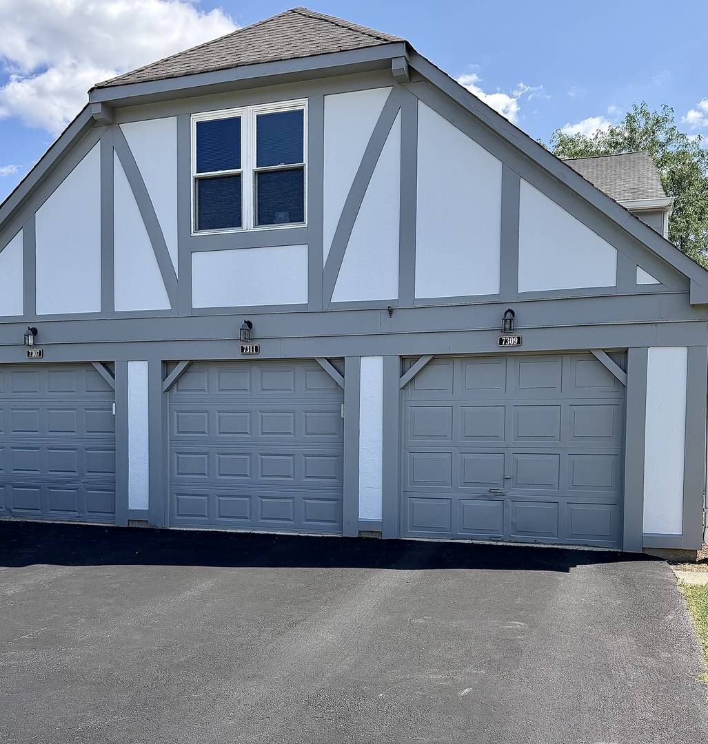 7311 Baybury RD, Downers Grove, IL 60516