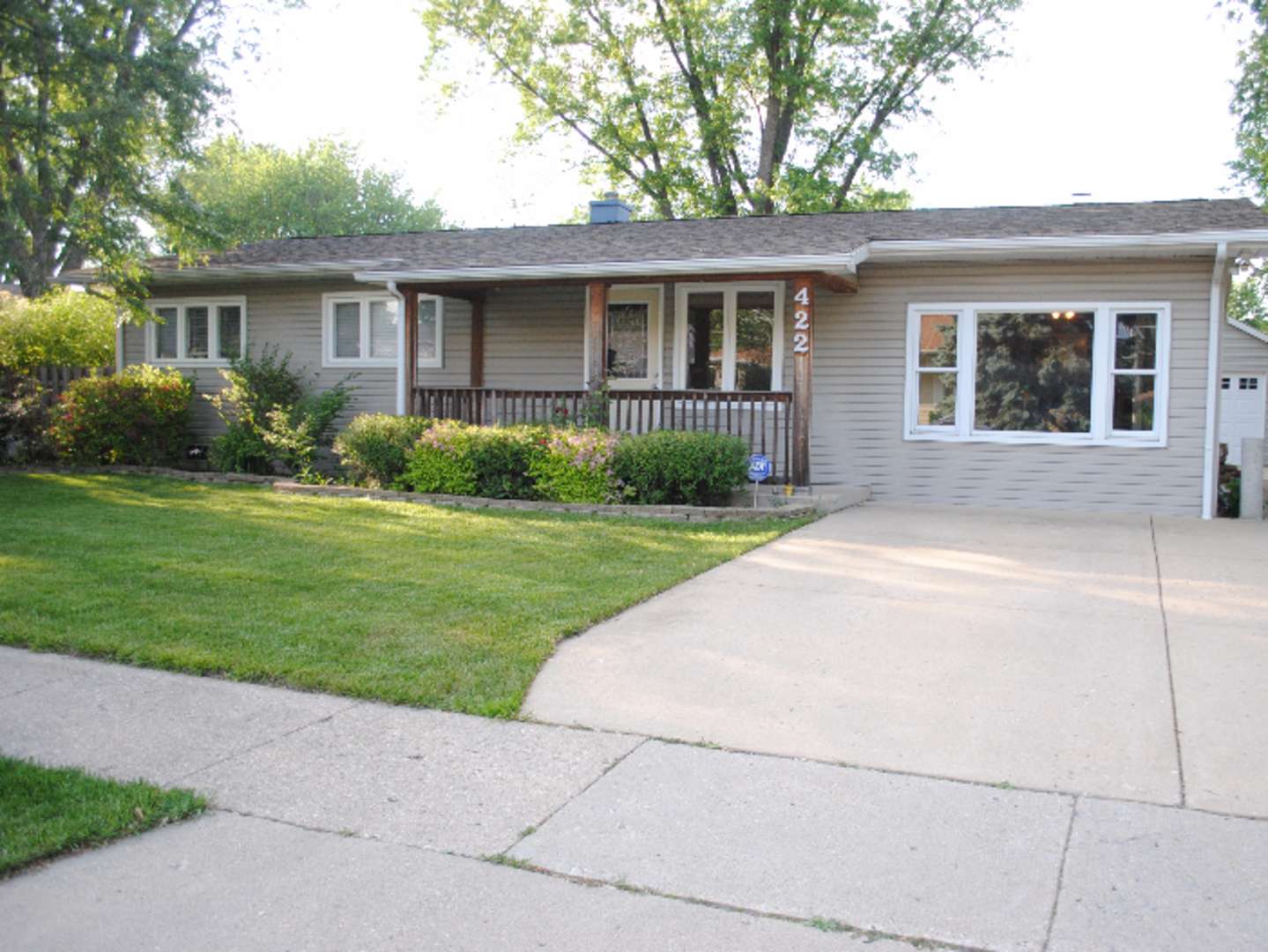 422 Bernard DR, Buffalo Grove, IL 60089