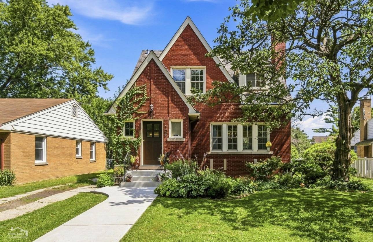 105 N Lancaster ST, Mount Prospect, IL 60056