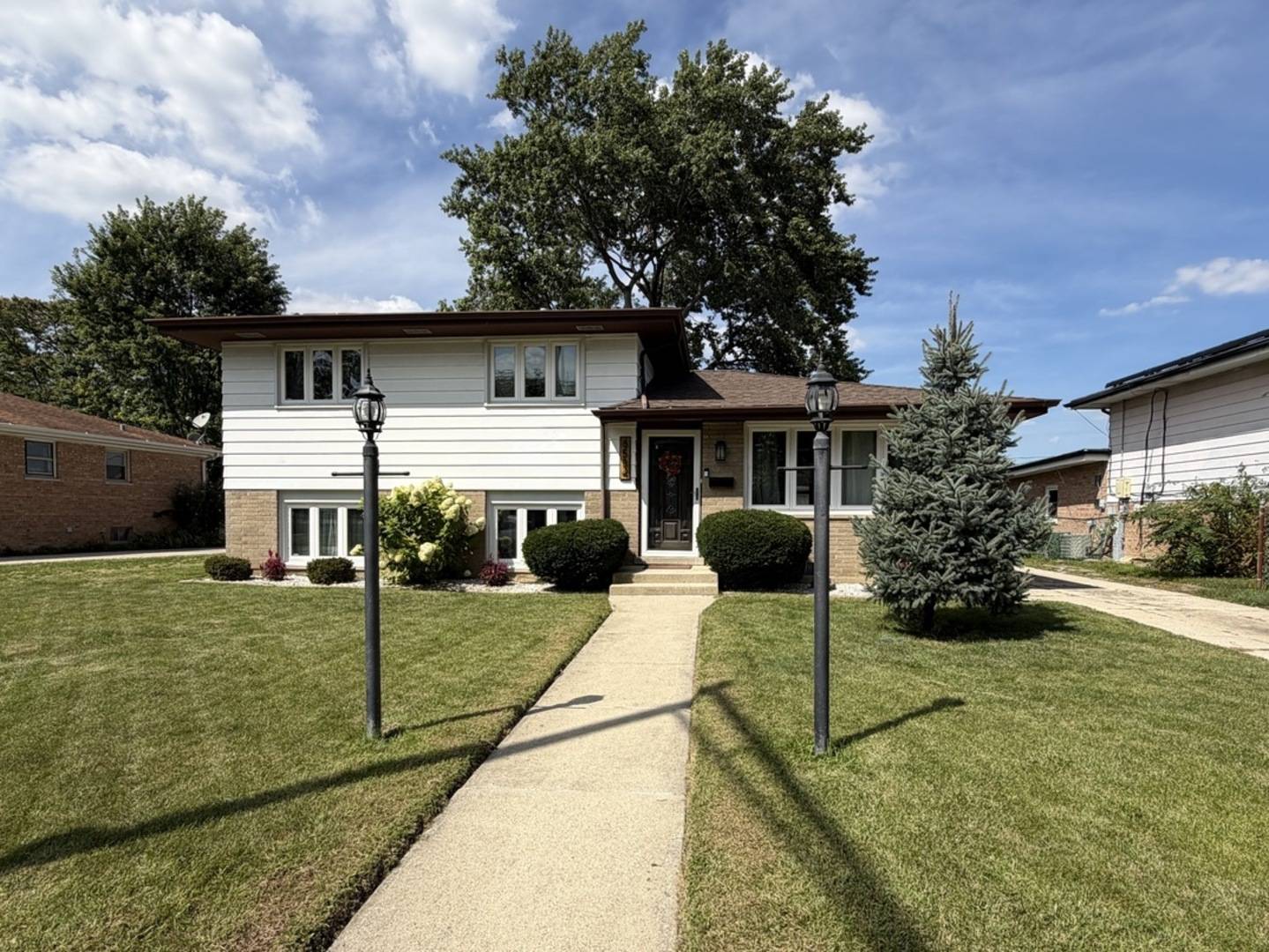 6534 107th ST, Chicago Ridge, IL 60415