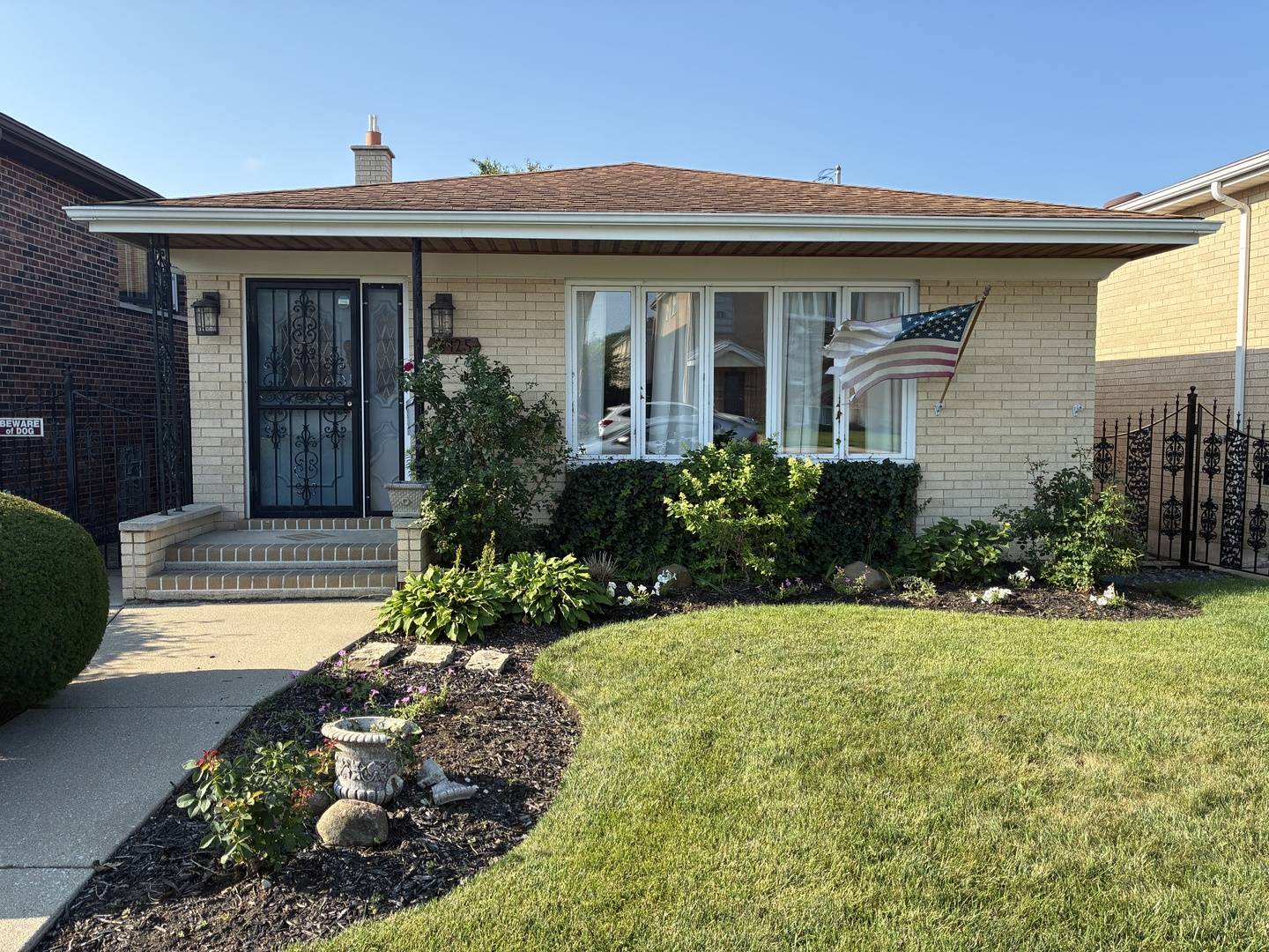 8425 W Castle Island AVE, Chicago, IL 60656