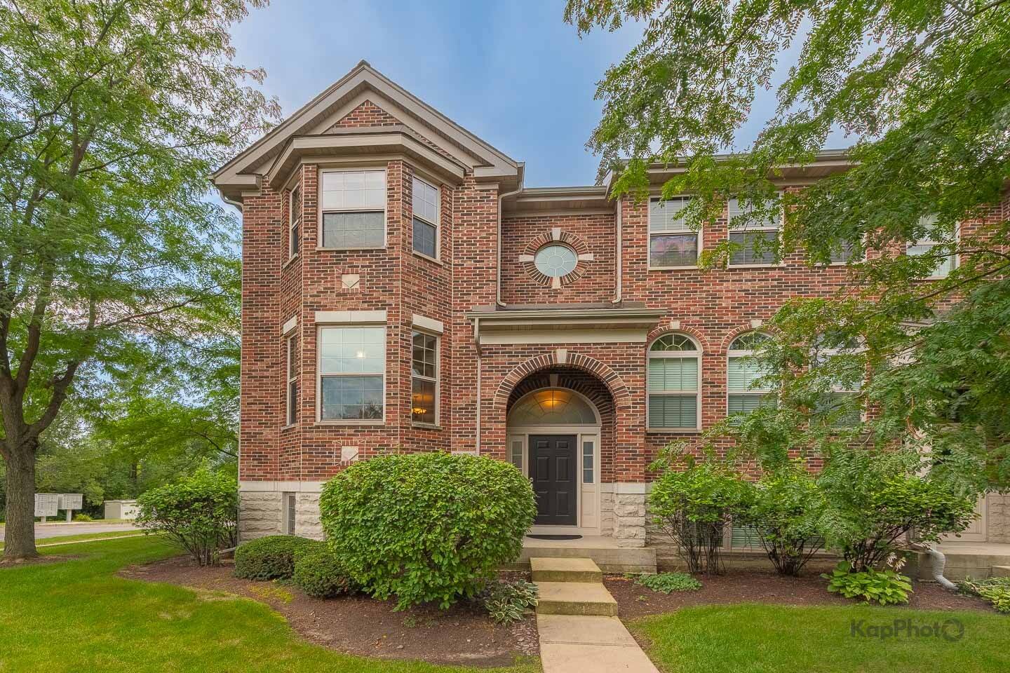 27W708 N Meadowview DR, Winfield, IL 60190