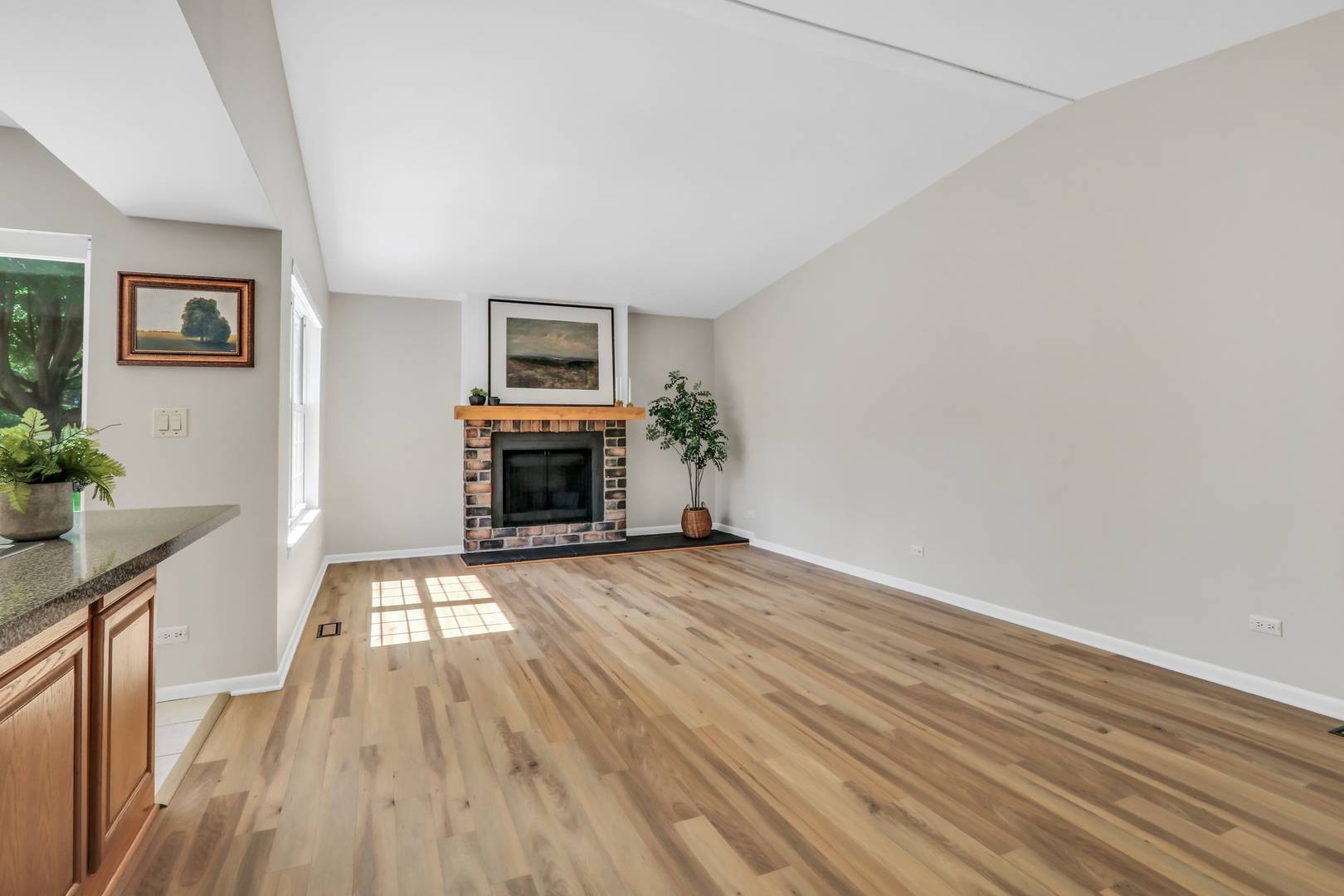 932 Chase CT, Gurnee, IL 60031