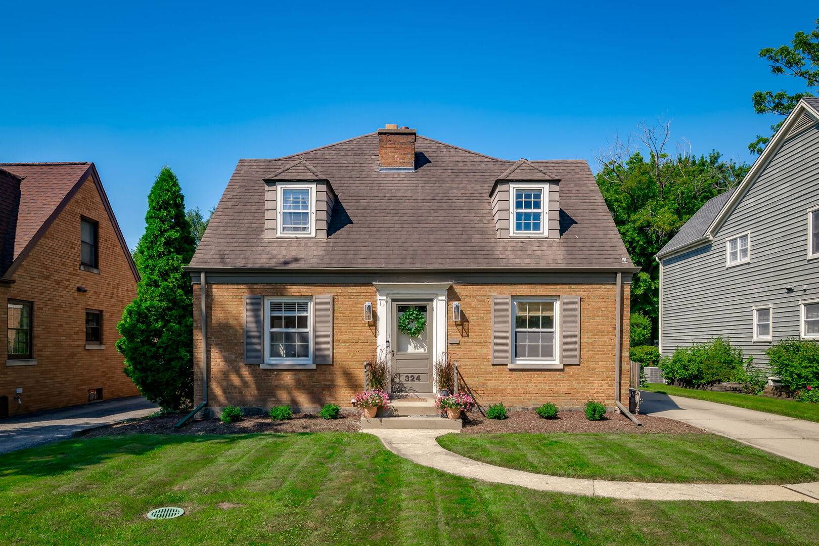 324 N Highview AVE, Elmhurst, IL 60126