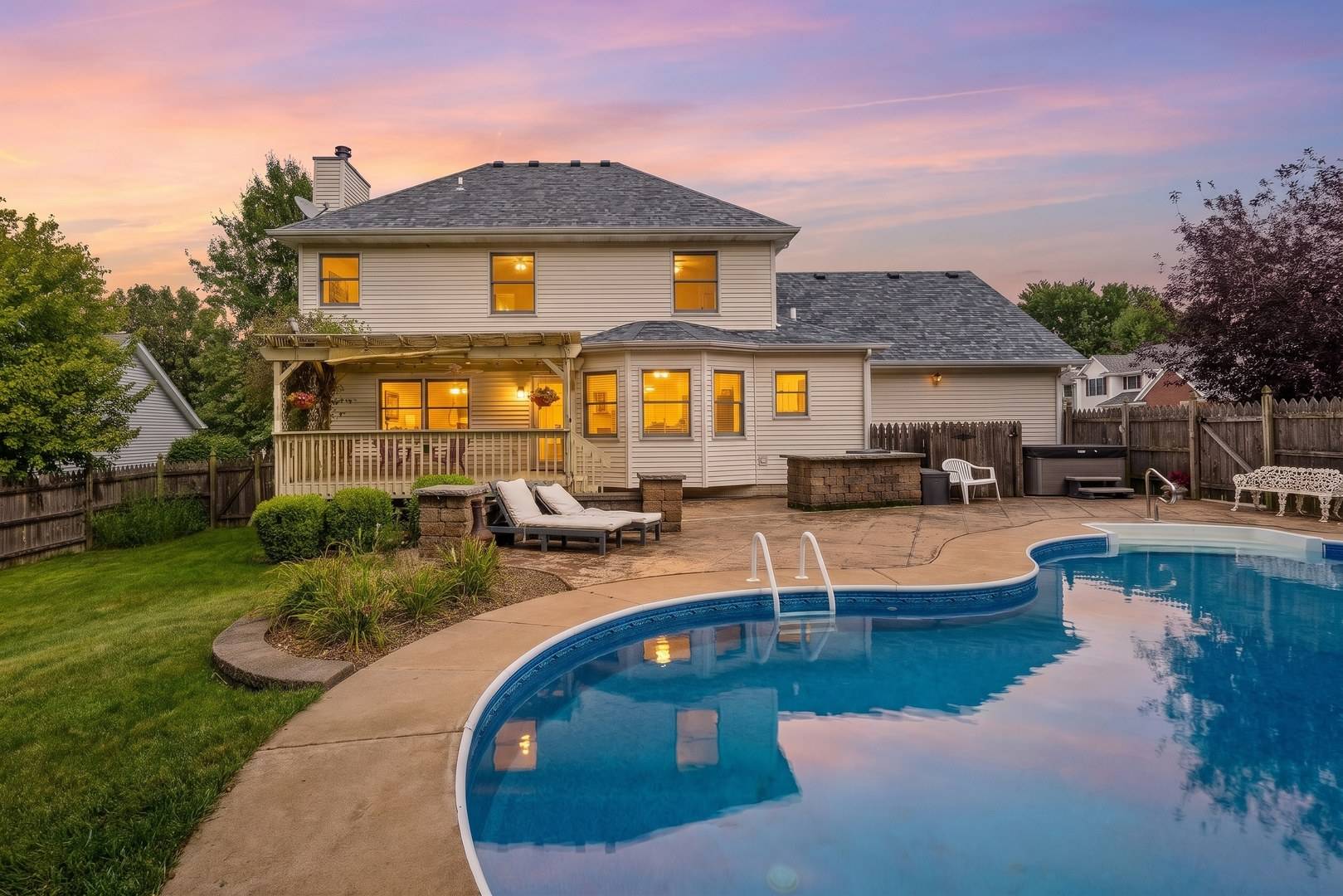 4816 Norfolk PL, Bettendorf, IA 52722