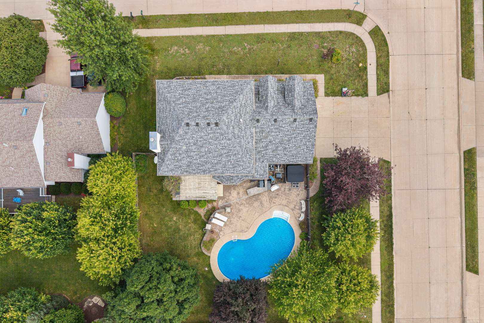 4816 Norfolk PL, Bettendorf, IA 52722