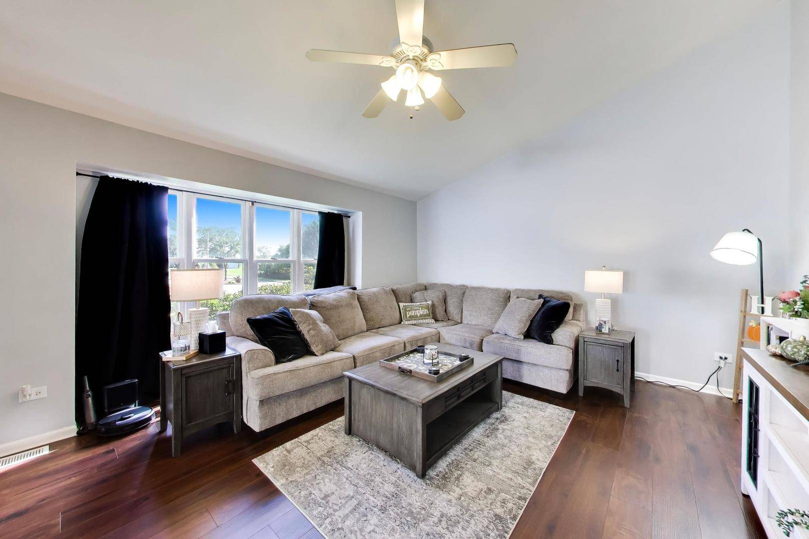 907 Joanne DR, Minooka, IL 60447