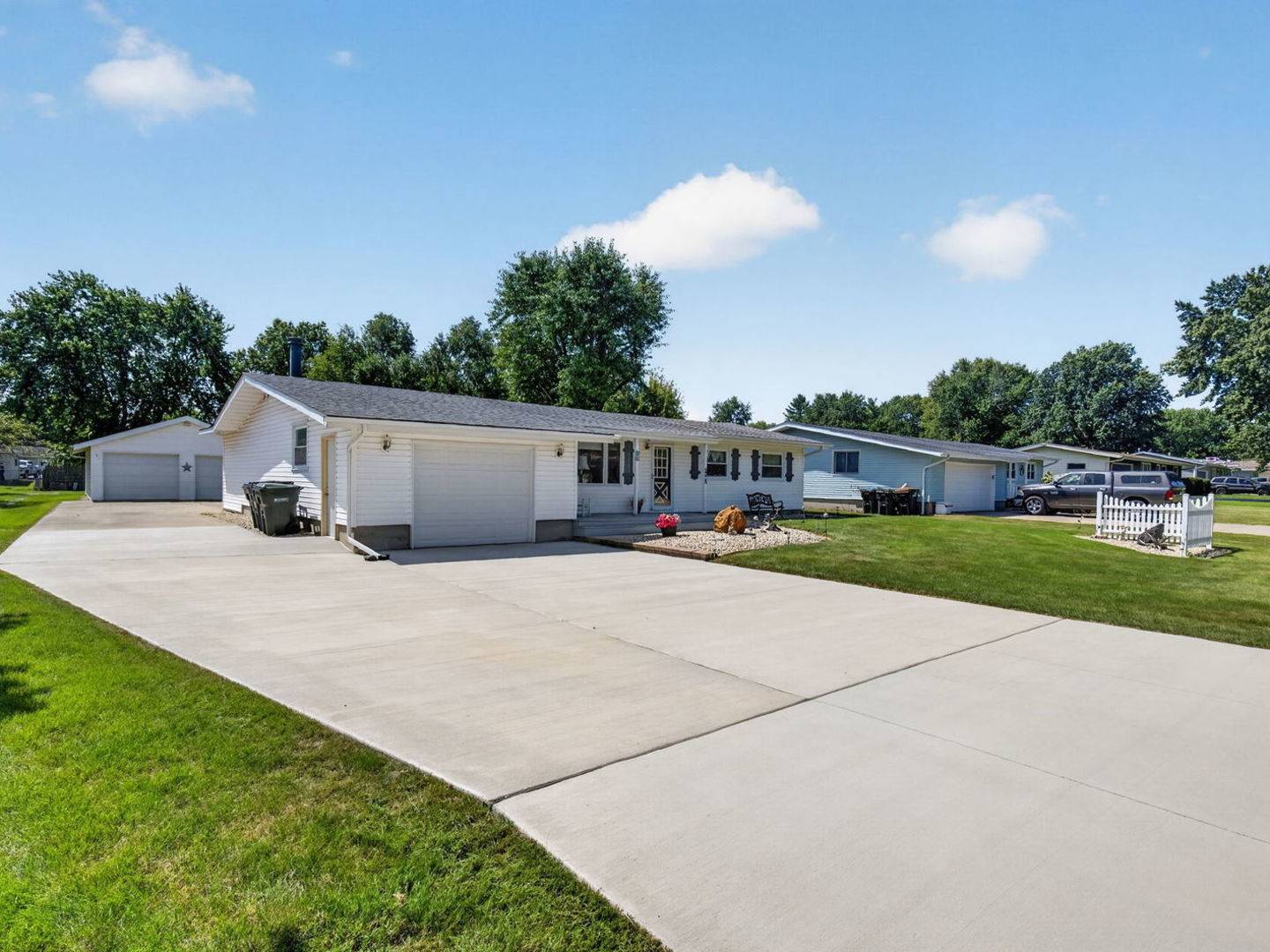1205 E 2nd ST, Coal City, IL 60416