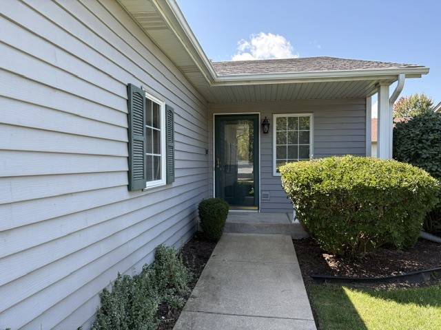 32 S Juniper DR, North Aurora, IL 60542