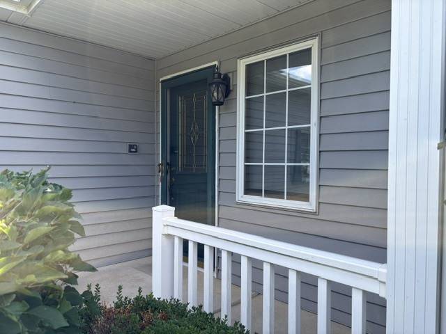 32 S Juniper DR, North Aurora, IL 60542