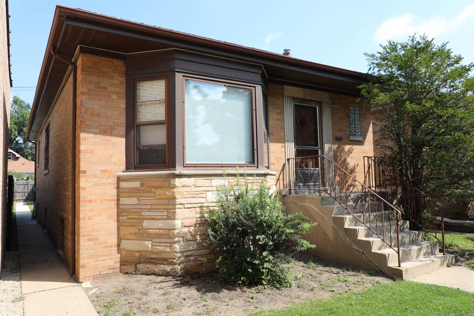 2530 W Pratt BLVD, Chicago, IL 60645